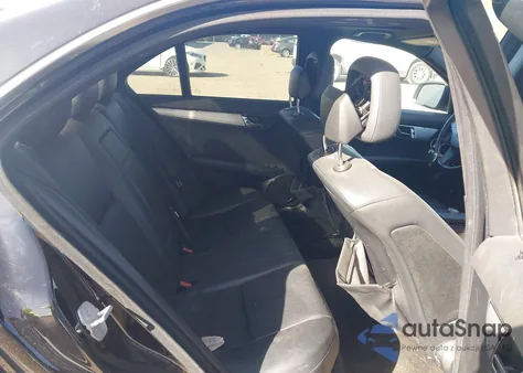 2008 Mercedes-Benz C 300 Luxury/Sport z USA, uszkodzony, nr VIN WDDGF54X78R016193